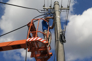 Výškové práce a elektroinštalácie z vysokozdvižnej plošiny